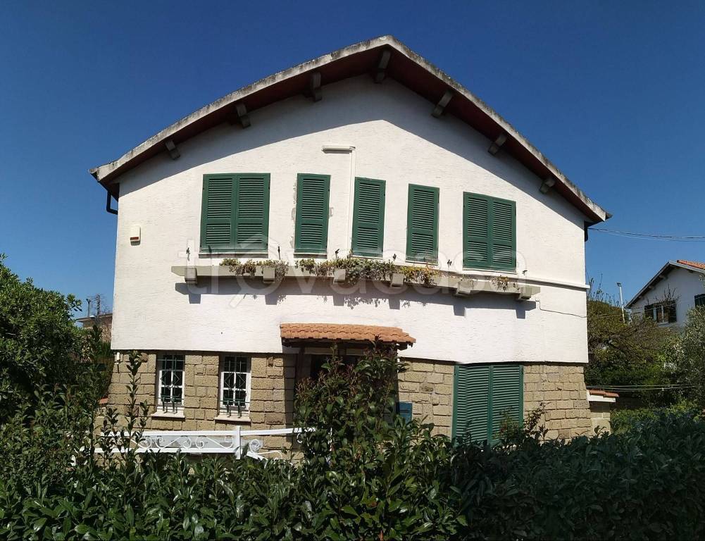 Villa Bifamiliare in in vendita da privato a Frascati via Namur, 6