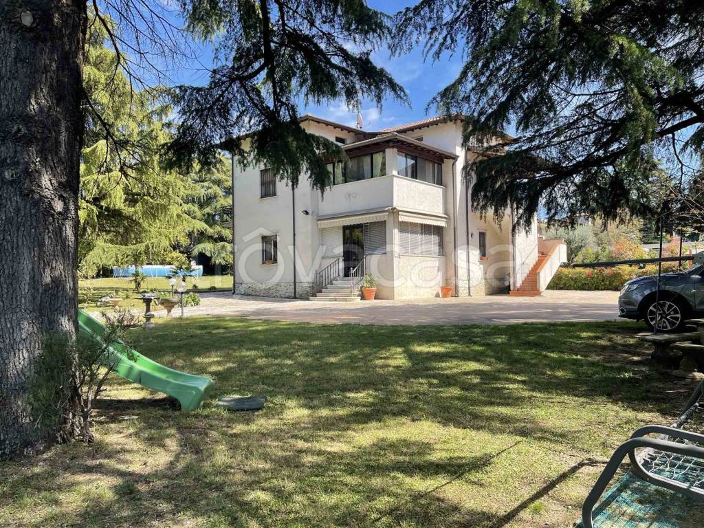 Villa in vendita a Lonato del Garda