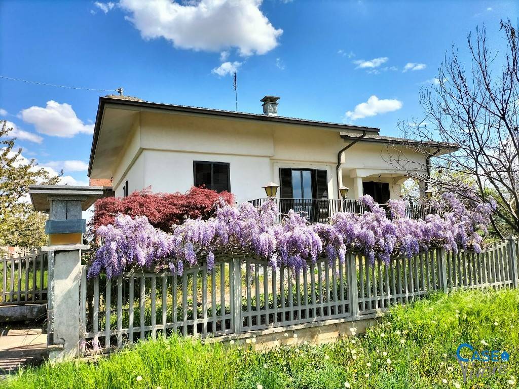 Villa in vendita a Cuneo via Villafalletto, 144