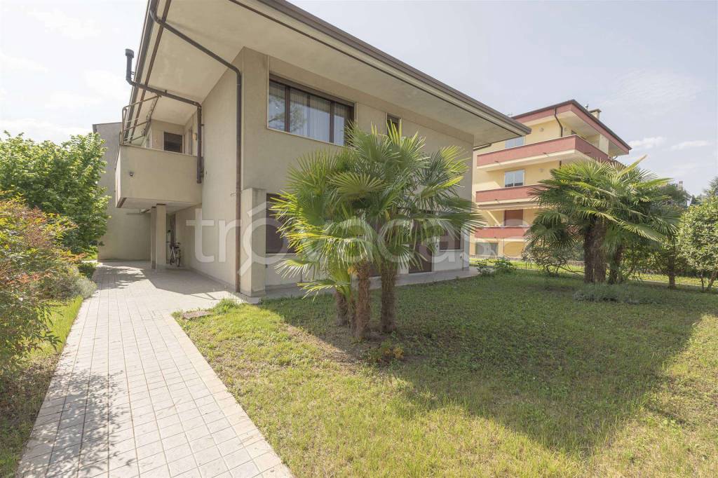 Villa Bifamiliare in vendita ad Abano Terme via ghislandi, 10