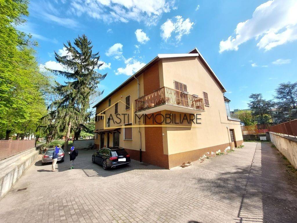 Villa Bifamiliare in vendita ad Asti via Padre Angelo Graziano, 10