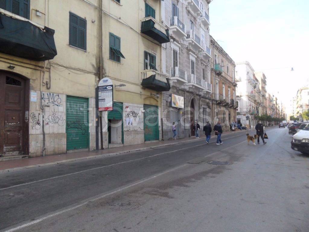 Negozio in vendita a Taranto via Principe Amedeo, 276