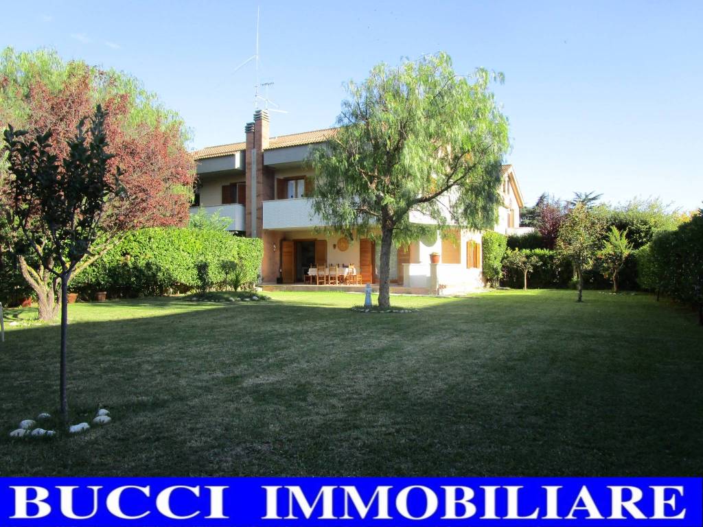 Villa Bifamiliare in vendita a Città Sant'Angelo via Collina, 41