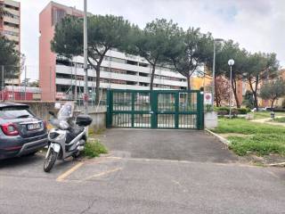 Garage in vendita a roma via alberto ascari