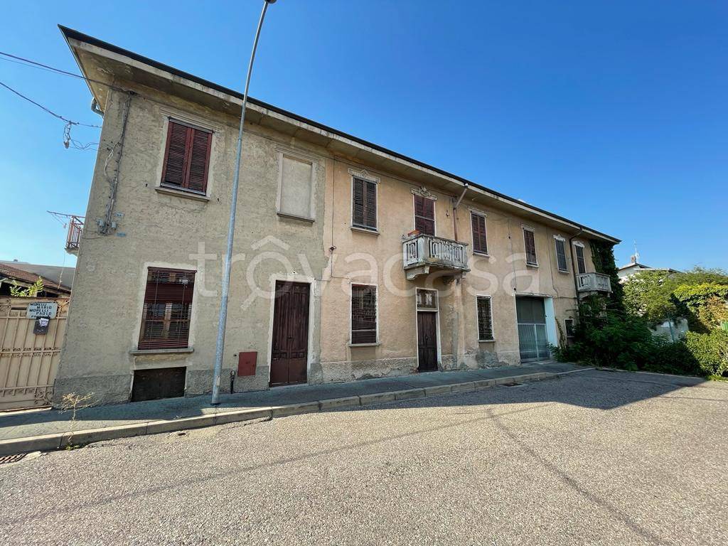 Casa Indipendente in vendita a Legnano via Giovanni Ferrario, 13