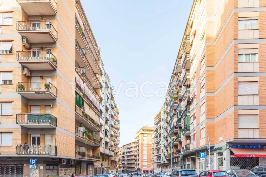 Appartamento in vendita a Roma via Luigi Arnaldo Vassallo