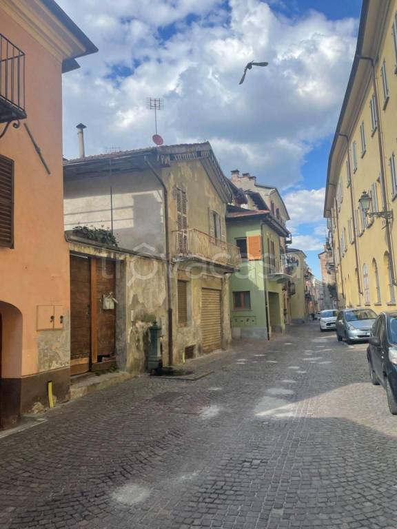 Intero Stabile in vendita a Cuneo via Santa Croce