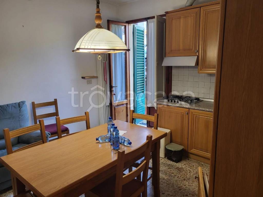 Casa Indipendente in vendita a Carmignano via Roma,, 59015