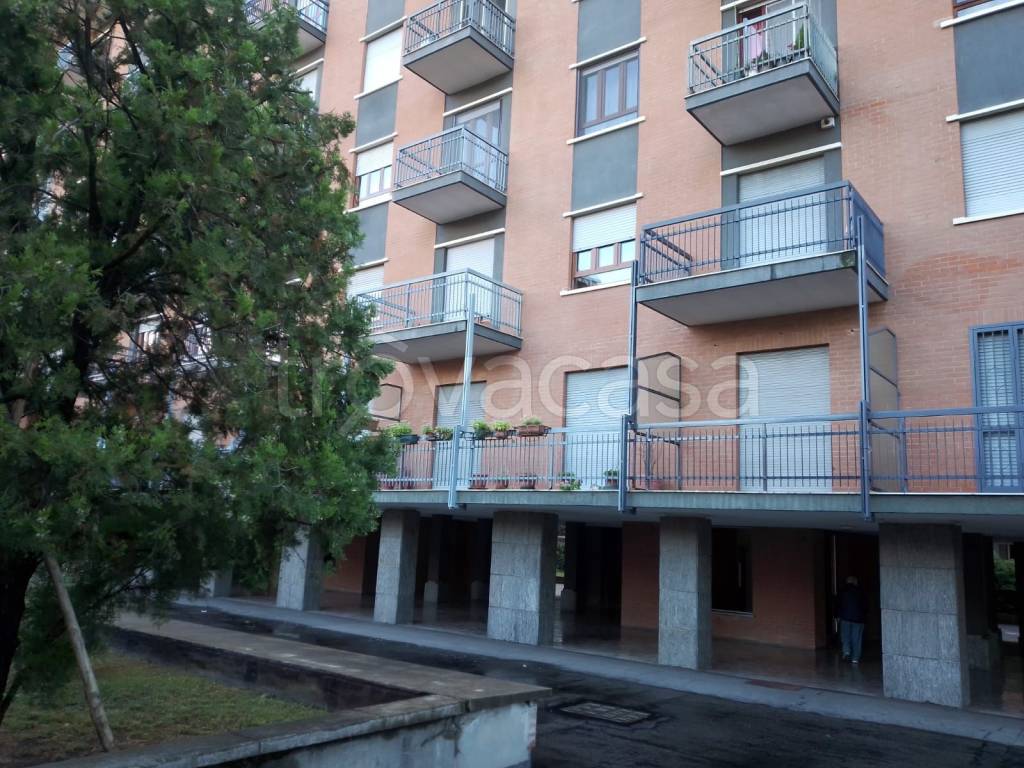 Appartamento in vendita a Torino via Italo Pizzi, 11/21