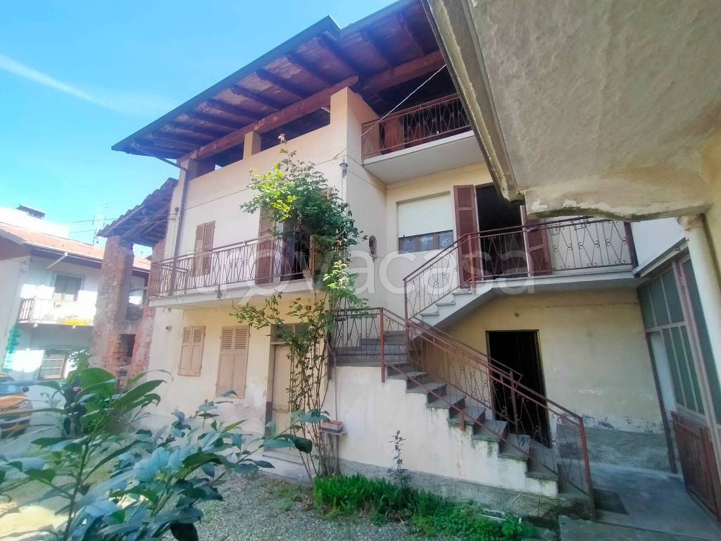 Casa Indipendente in vendita a Maggiora via Battioli
