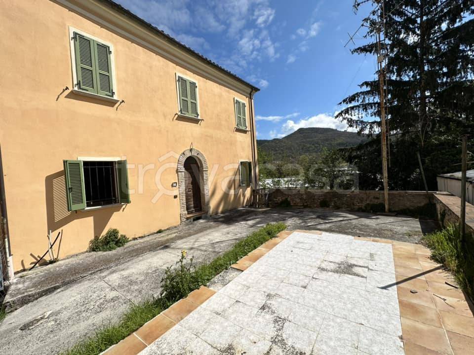 Casa Indipendente in vendita a Nocera Umbra via Felice Bisleri, 24