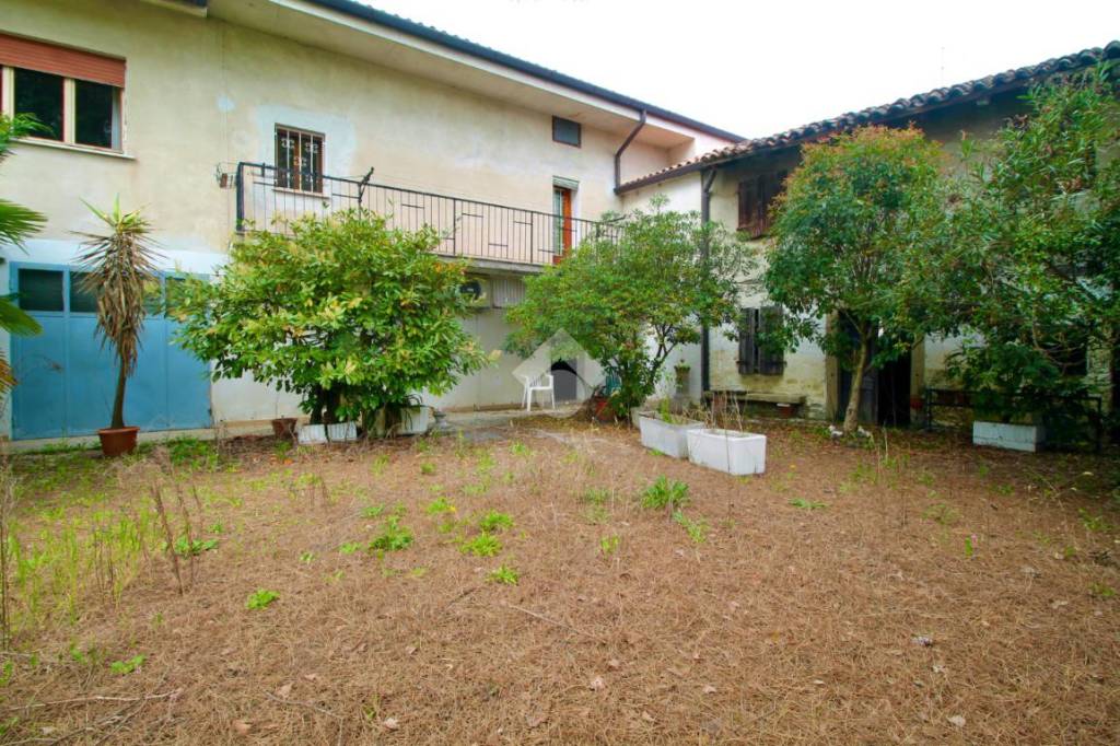 Casa Indipendente in vendita a Corno di Rosazzo via Pietro Zorutti, 34