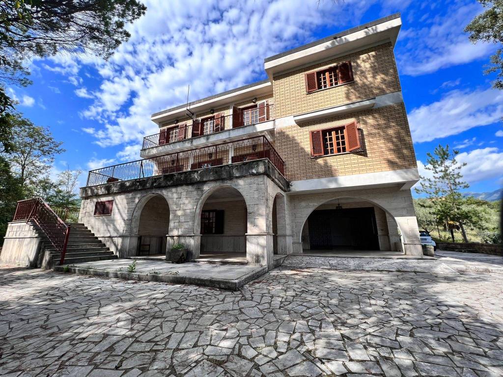 Villa in vendita a Broccostella via Coste, 2