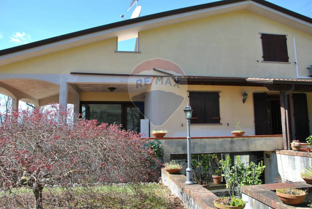 Villa in vendita a Castelnuovo Magra via Provinciale