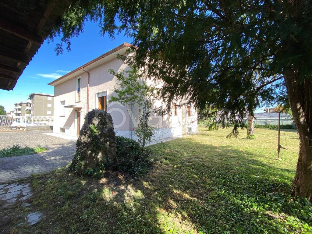 Villa in vendita a Boltiere via Gioacchino Rossini, 4