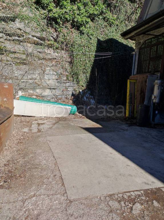 Capannone Industriale in vendita a Caslino d'Erba via Molino San Marco, 2