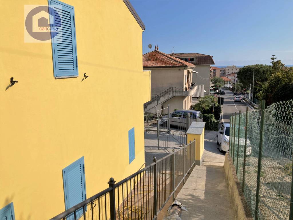 Appartamento in vendita a Riva Ligure via Garibaldi, snc