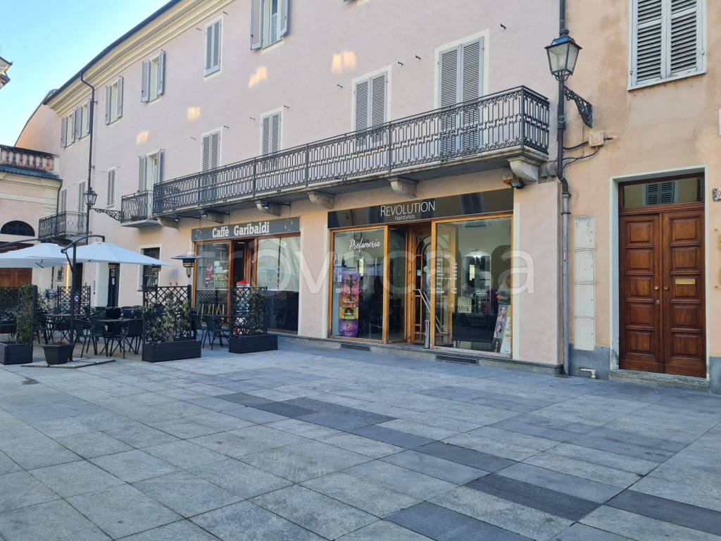 Negozio in vendita a Rivarolo Canavese piazza Giuseppe Garibaldi