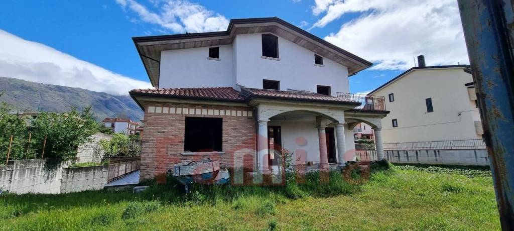 Villa in vendita a Sirignano via Cesare Battisti, 34