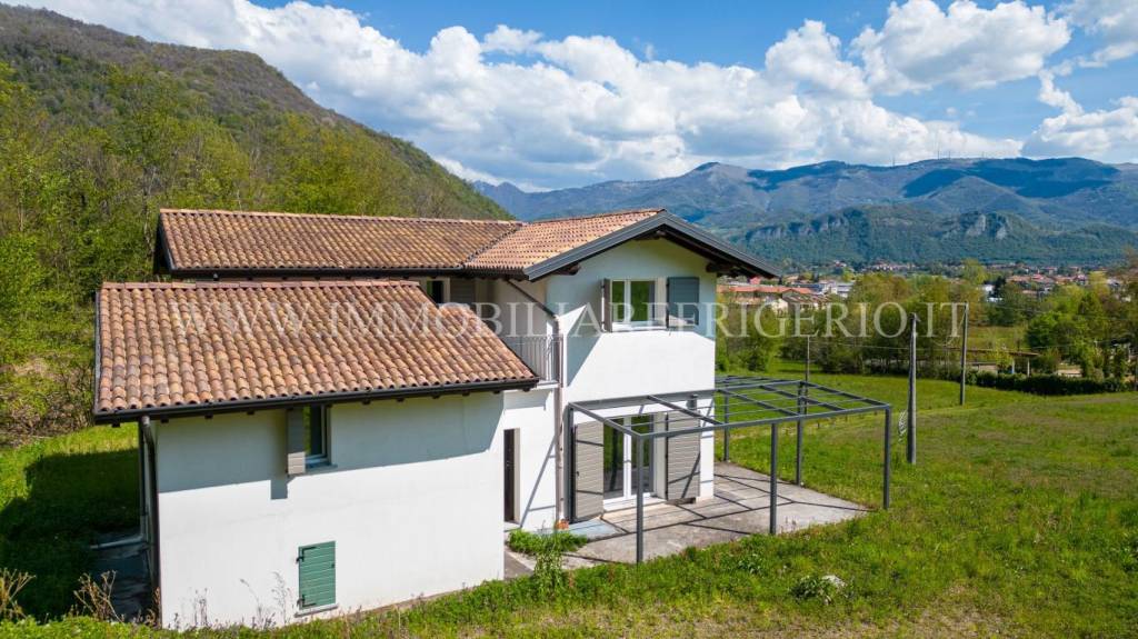 Villa in vendita a Calco via Vescuria