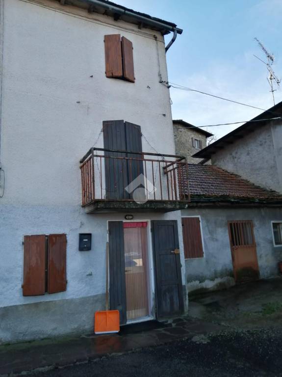 Appartamento in vendita a Montefiorino via Calcinara, 11