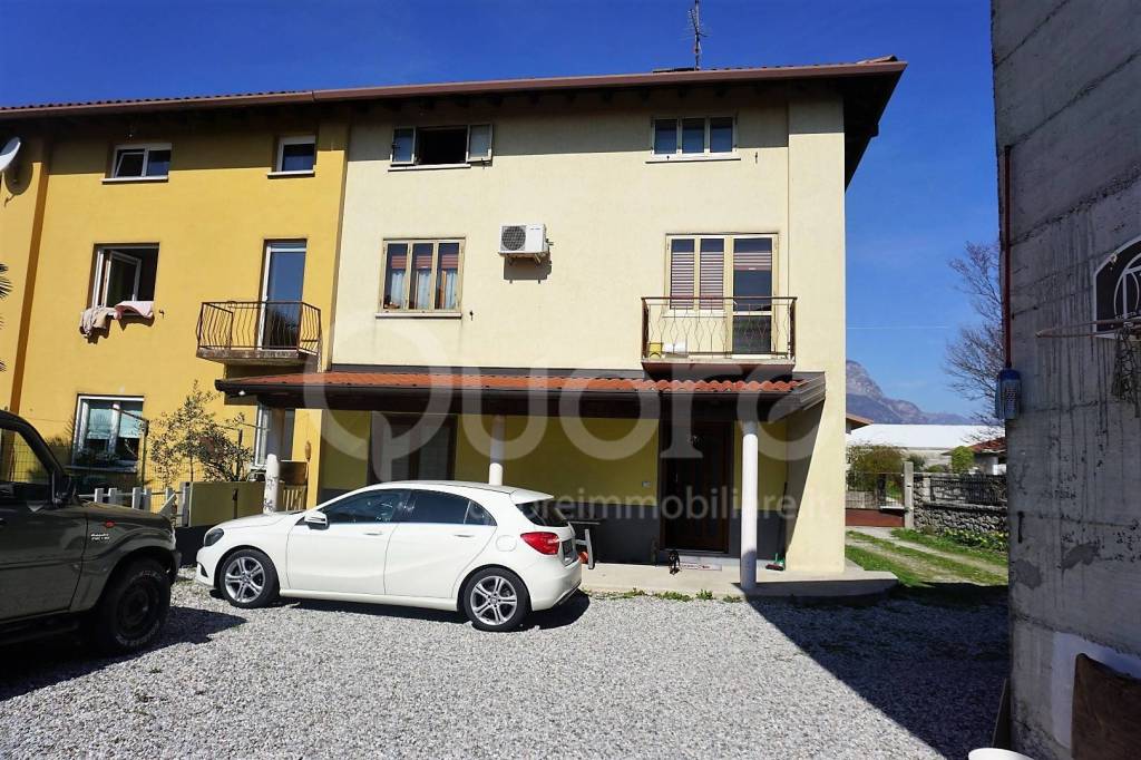 Villa a Schiera in vendita a Gemona del Friuli via Osoppo, 67
