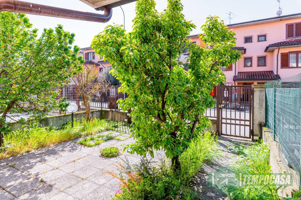 Villa Bifamiliare in vendita a Lodi Vecchio via Grazia Deledda, 20