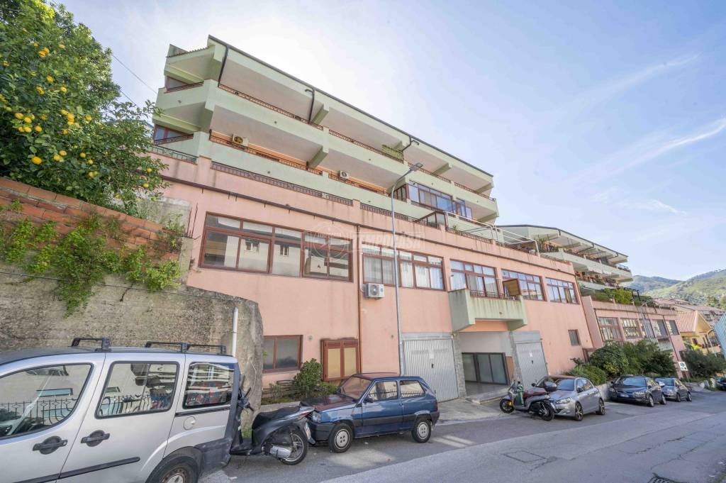 Appartamento in vendita a Messina via Latteri 4
