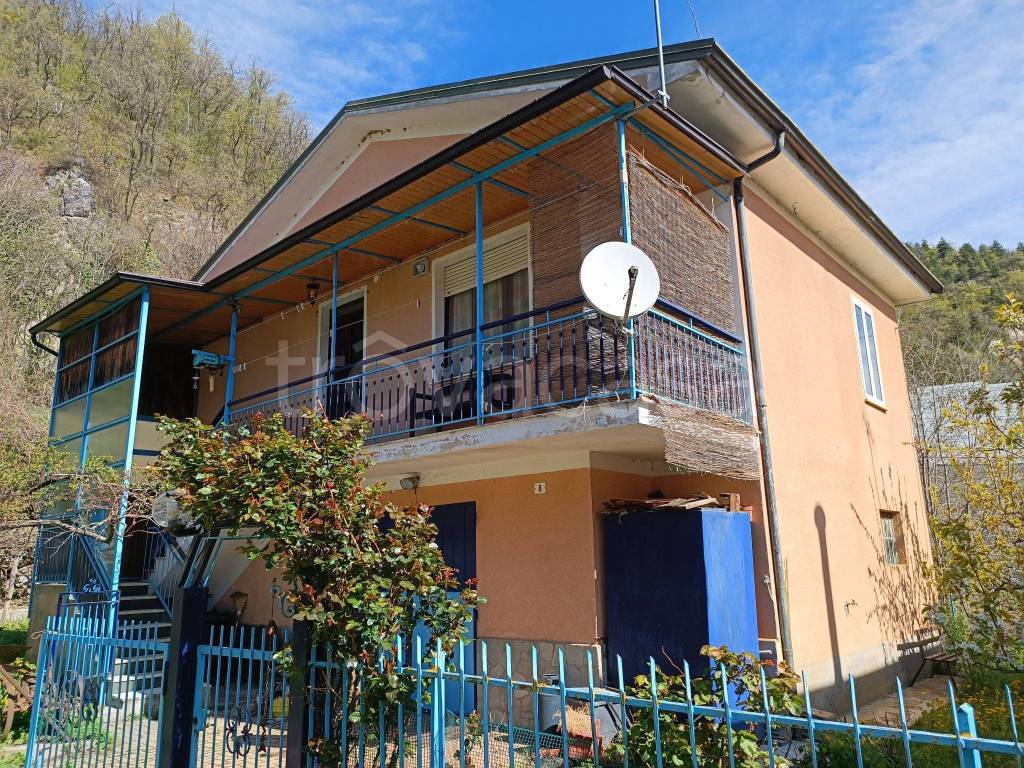 Villa in vendita a Roccaforte Mondovì via Rulfi, 8A