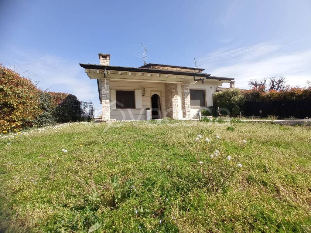 Villa Bifamiliare in vendita a Carpenedolo via Umberto Treccani, 10