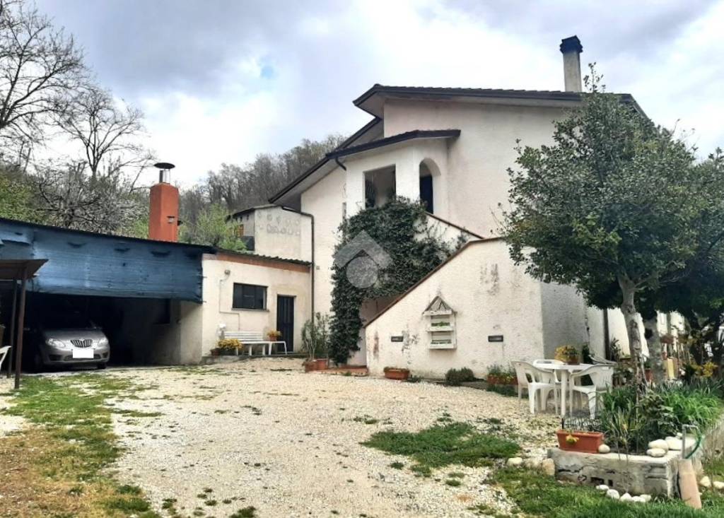 Villa Bifamiliare in vendita a Valtopina via Balciano, 12