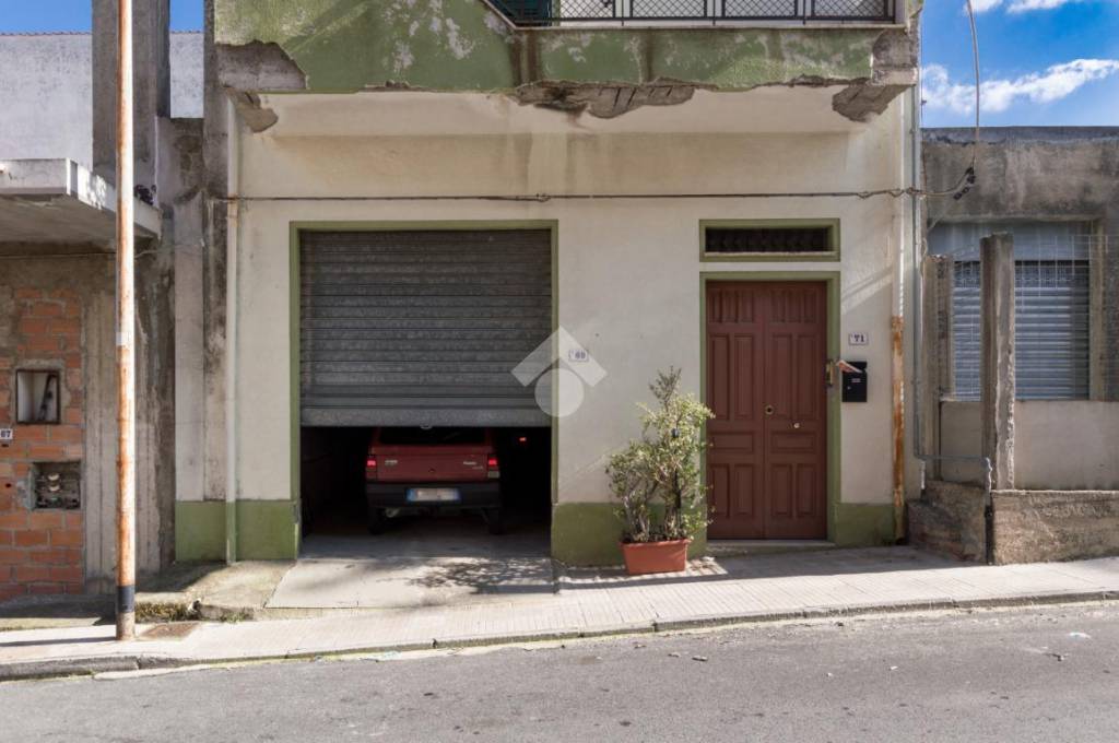 Garage in vendita a Pace del Mela viale Regina Margherita, 69