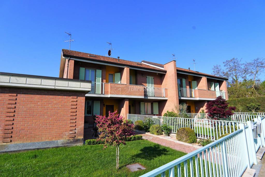 Villa a Schiera in vendita ad Asti corso Alessandro Volta, 1