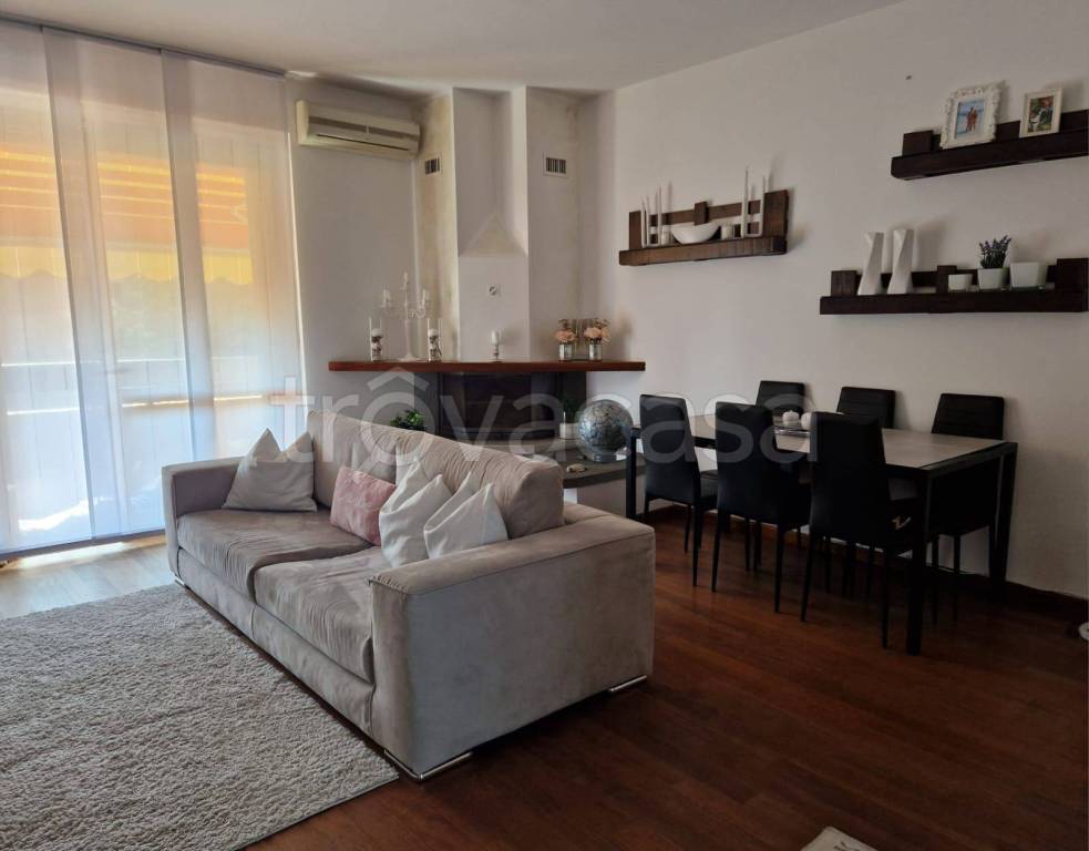 Appartamento in in vendita da privato a Casirate d'Adda via b. Menclozzi, 1