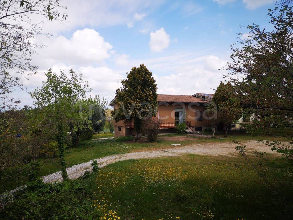 Villa Bifamiliare in in vendita da privato a Valeggio sul Mincio località Pignolada