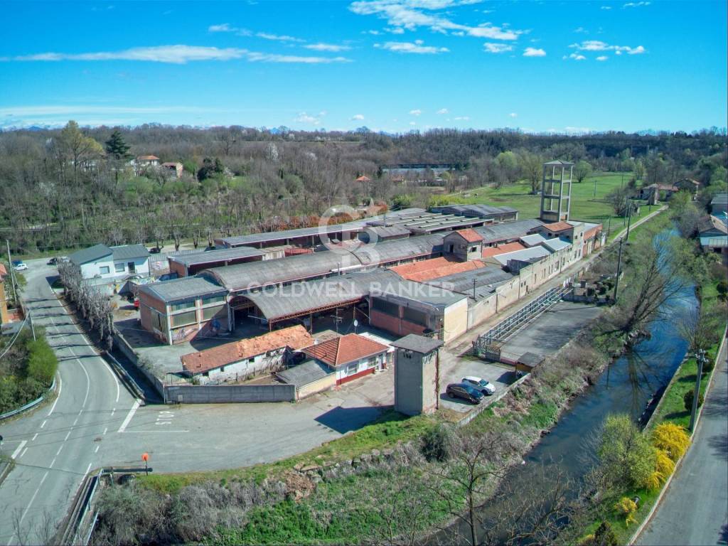 Capannone Industriale in vendita a Fagnano Olona via Del Carso, 28