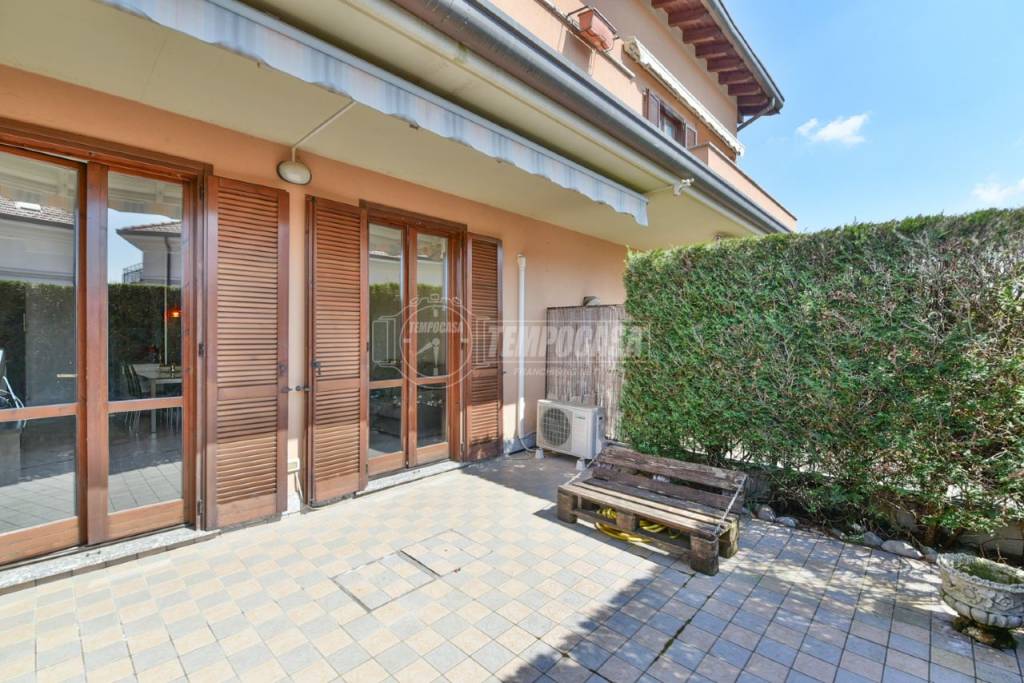 Appartamento in vendita a Capiago Intimiano via Gioacchino Rossini 1