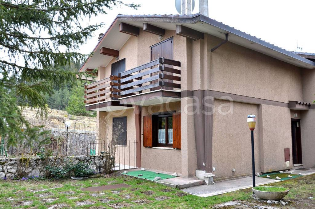 Villa Bifamiliare in vendita a Ovindoli via Giuseppe Faelli