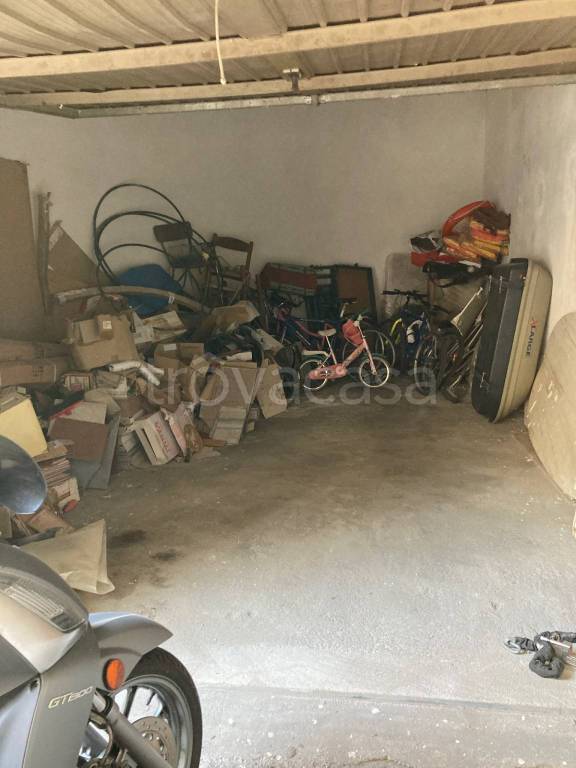 Garage in vendita ad Aci Castello via Acicastello