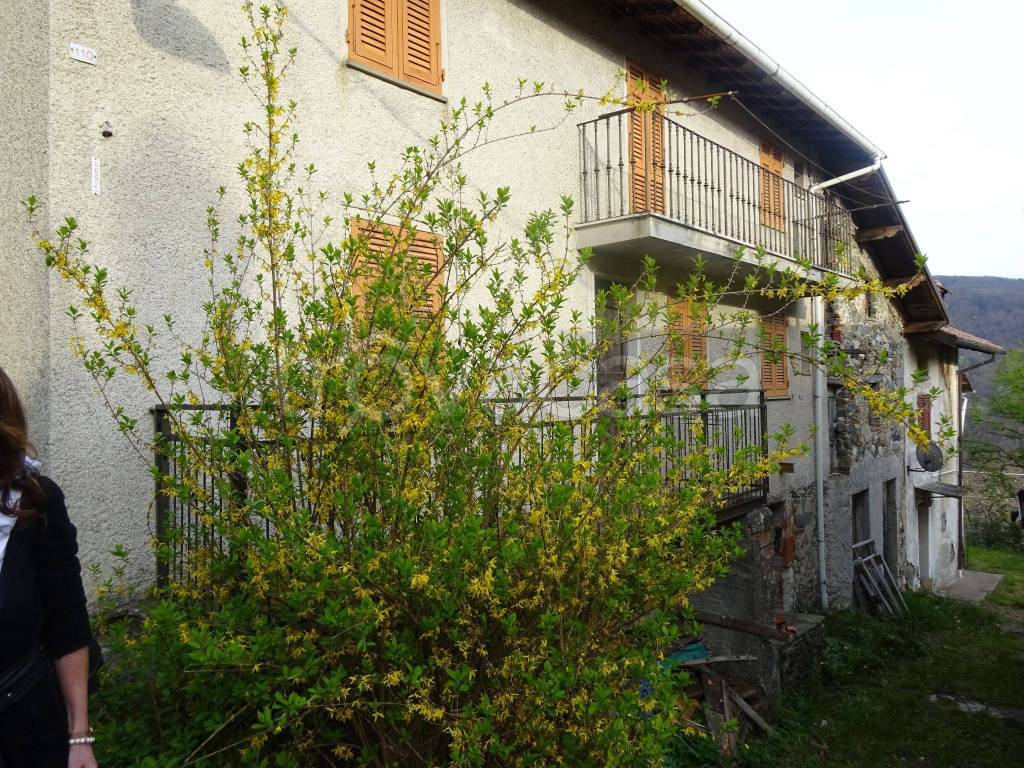 Casa Indipendente in in vendita da privato a Isola del Cantone frazione Borlasca, 1
