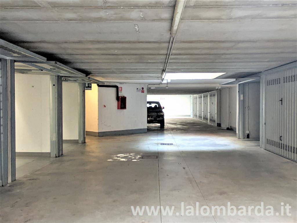 Garage in vendita a Monza via Puglia, 12