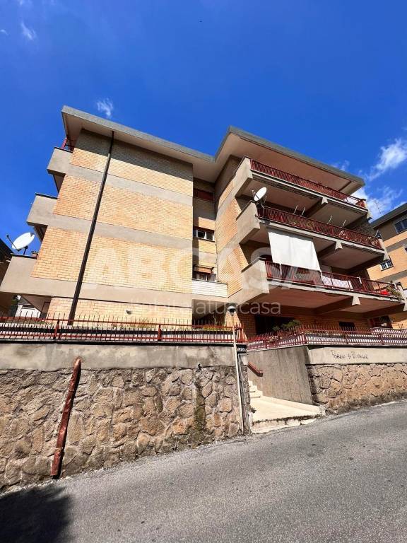 Appartamento in vendita a Velletri via Orti Ginnetti