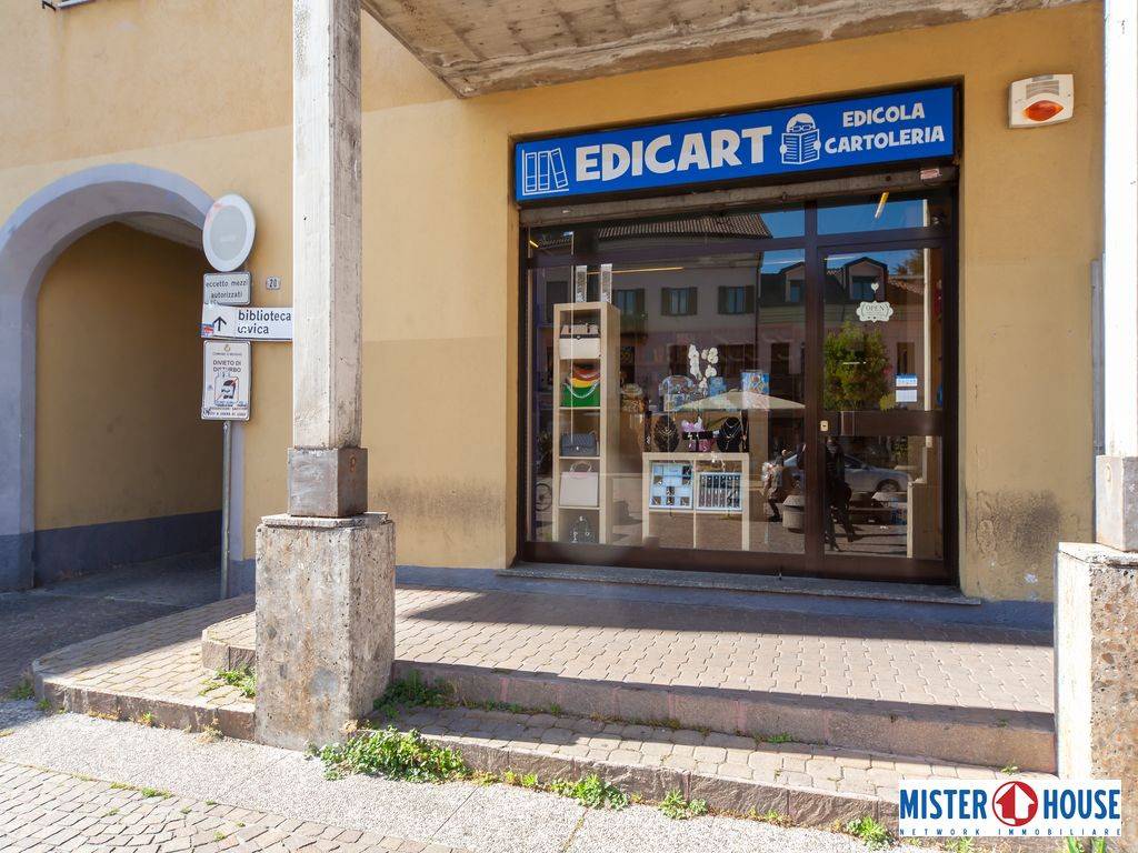Cartoleria in vendita a Muggiò piazza Giuseppe Garibaldi, 21