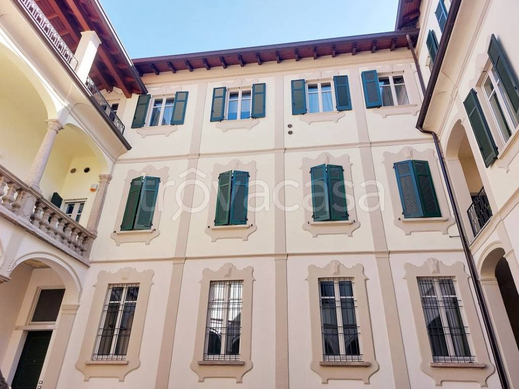 Appartamento in vendita a Vigevano piazza Ducale