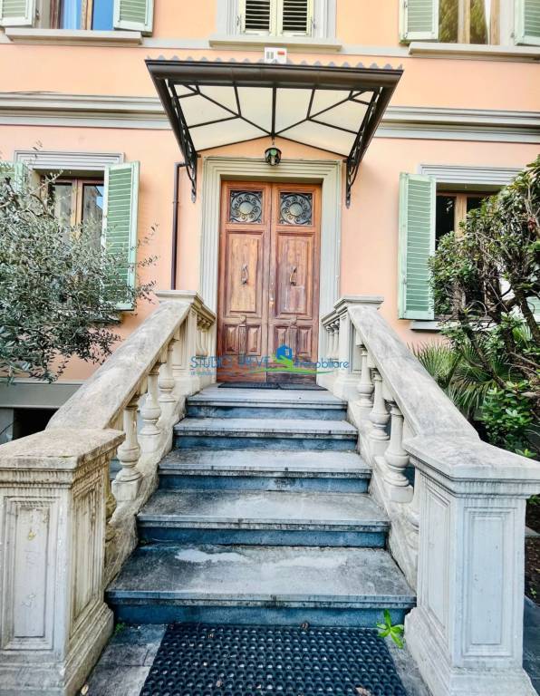 Villa in vendita a Montecatini-Terme via Nizza, 13