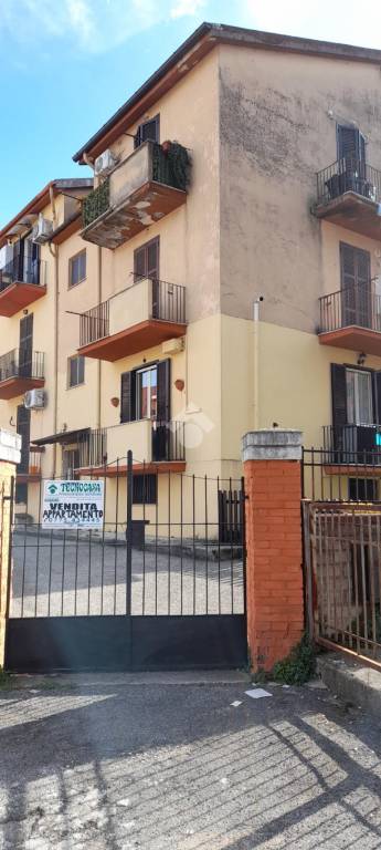 Appartamento in vendita ad Alatri via Puglia, 2