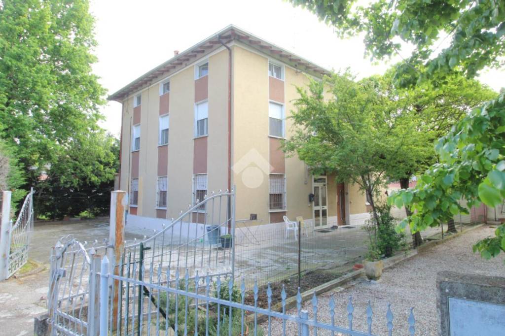 Casa Indipendente in vendita a Cadelbosco di Sopra via Ponte Forca, 88