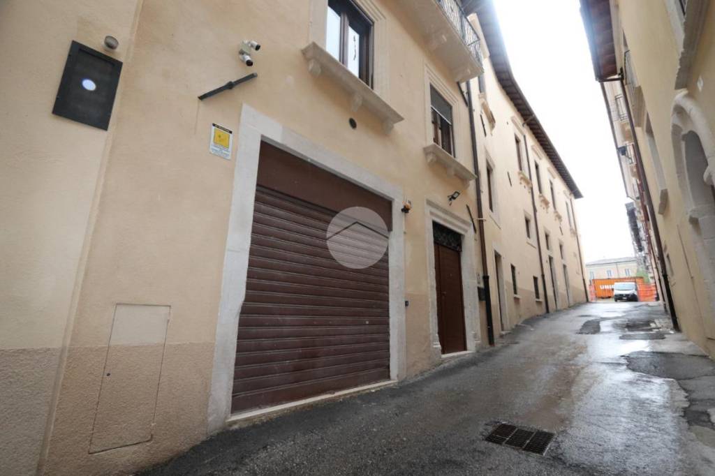 Casa Indipendente in vendita a L'Aquila via veneziani, 9