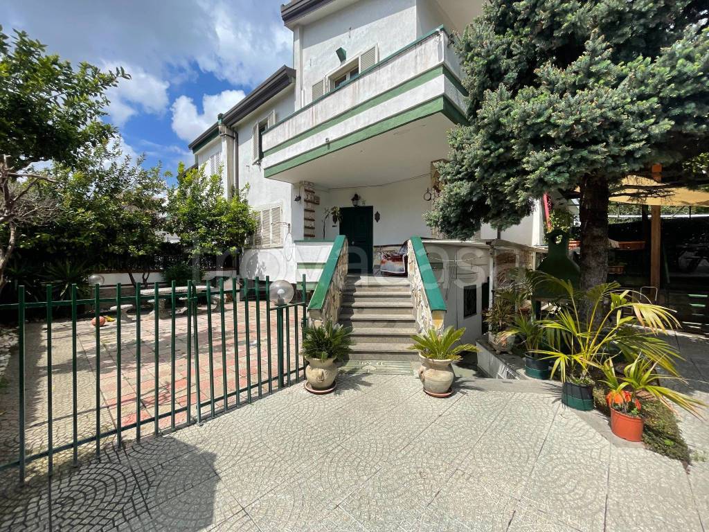 Villa a Schiera in vendita a Santa Maria Capua Vetere via Eugenio della Valle