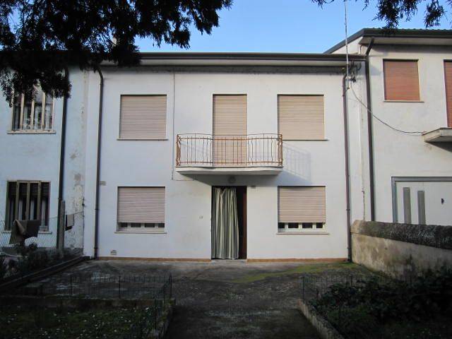 Casa Indipendente in vendita a Crespino crespino Via Roma
